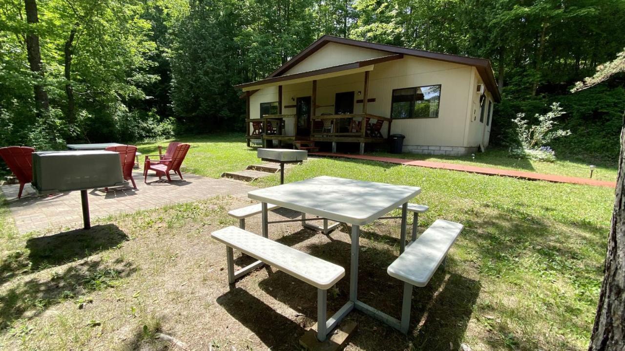 Betsie Riverside Resort Benzonia Exterior foto